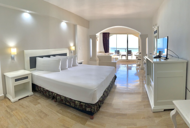 Double Club Suite with lagoon view