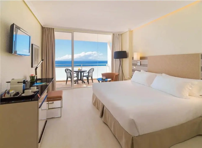 Superior Double room with balcony and with sea view