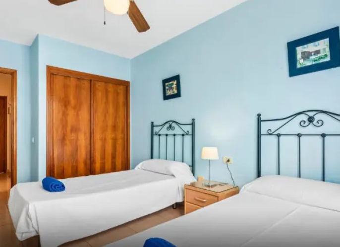 1 Bedroom Sunny Large Apartment with pool view
