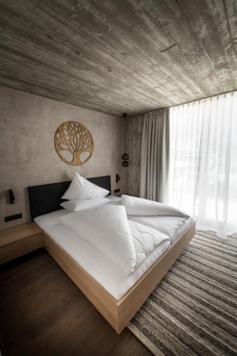 3 Bedrooms Apartment