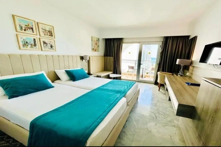 Twin room with sea view
