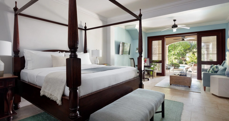 1 Bedroom Swim Up Crystal Lagoon Honeymoon Double Butler Suite