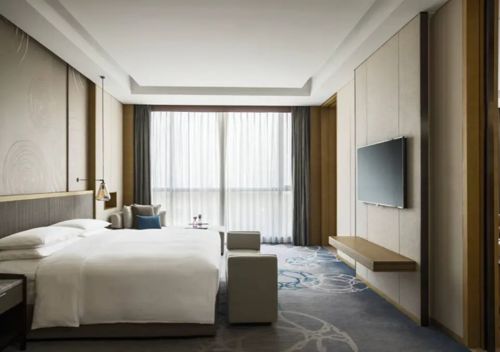 1 Bedroom Double Suite with lake view