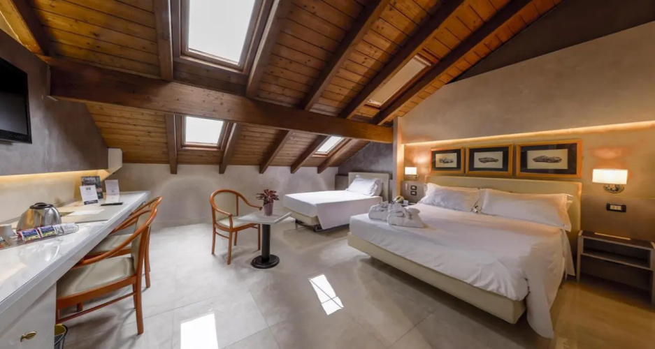 Standard Triple room