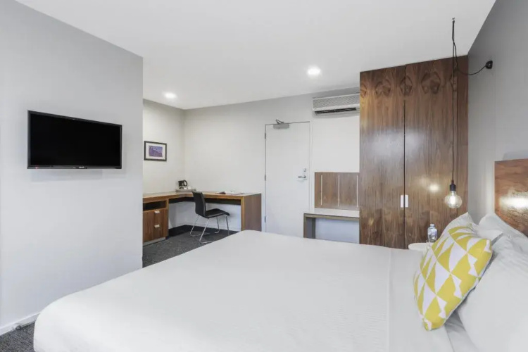 Cosmopolitan Hotel and Apartments