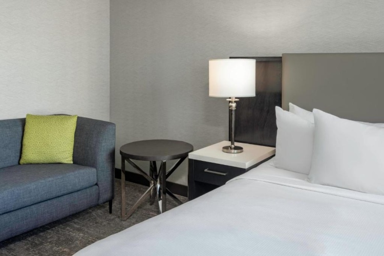Hilton Vancouver Metrotown photo 8