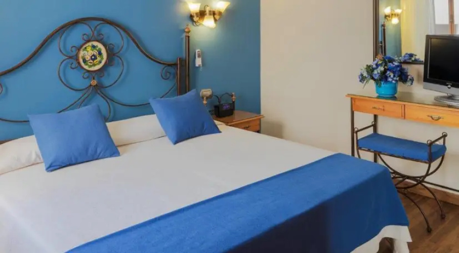 1 Bedroom Apartment with pool view or sea view
