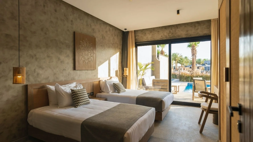 Executive Pool Posh Club Suite