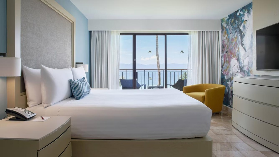1 Bedroom Emperor Double Suite oceanfront