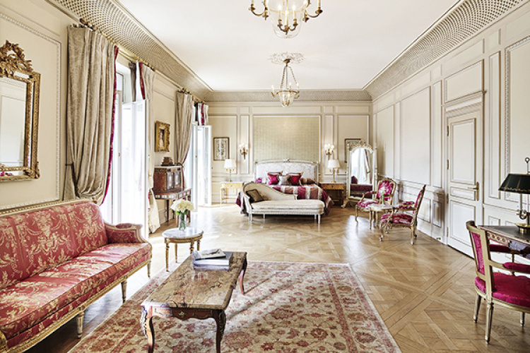 Versailles Suite with park view