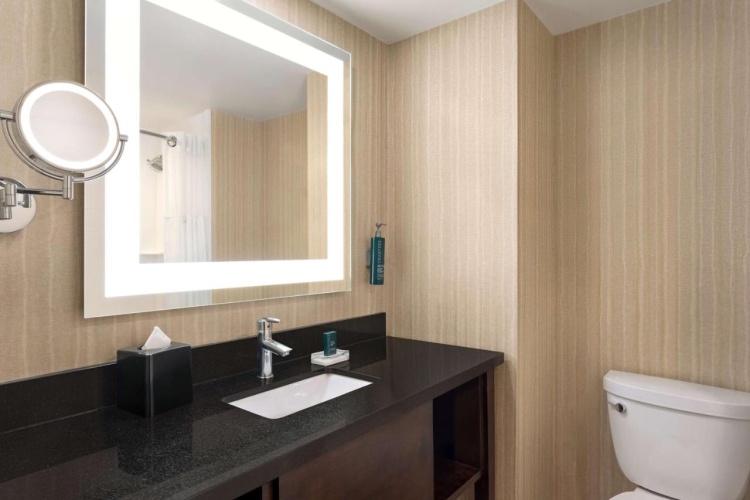 DoubleTree by Hilton Pointe Claire Montreal Airport West photo 9