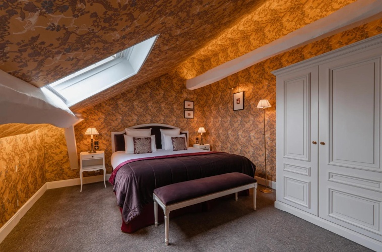 Signature Double Suite