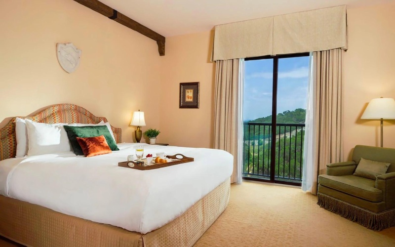 2 Bedrooms Hummingbird Suite