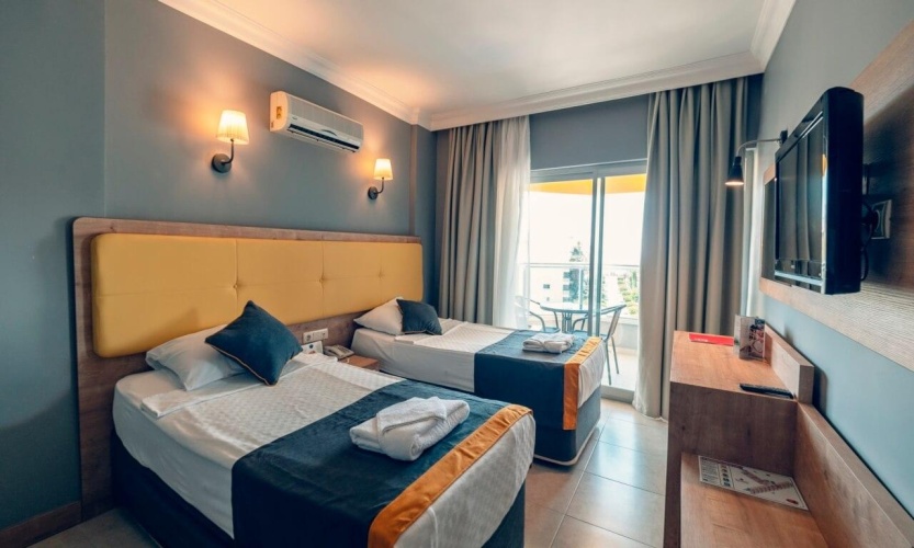 Standard room with land view