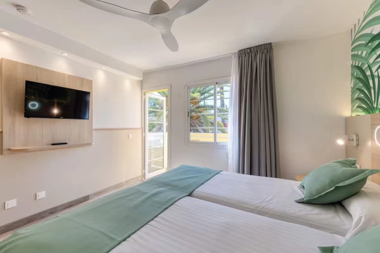 2 Bedrooms Bungalow