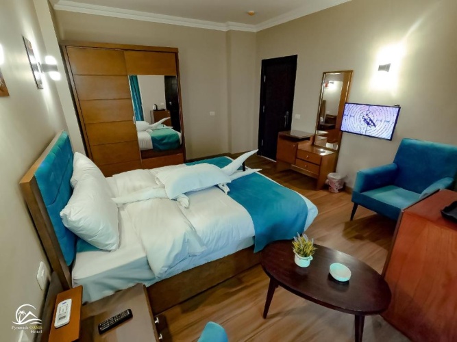 Deluxe with Pyramids View Double room with balcony