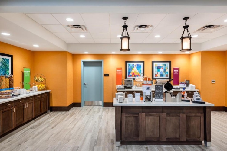 Hampton Inn Baltimore Bayview Campus photo 17