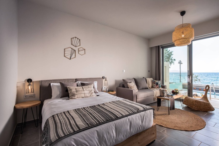 Premier with Private Pool Double Suite seafront