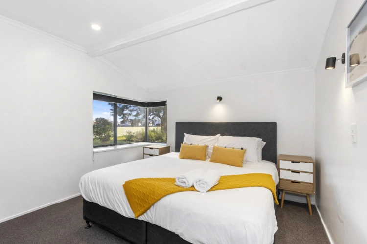 2 Bedrooms House