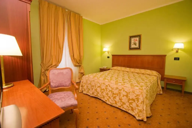 Laurentia Hotel