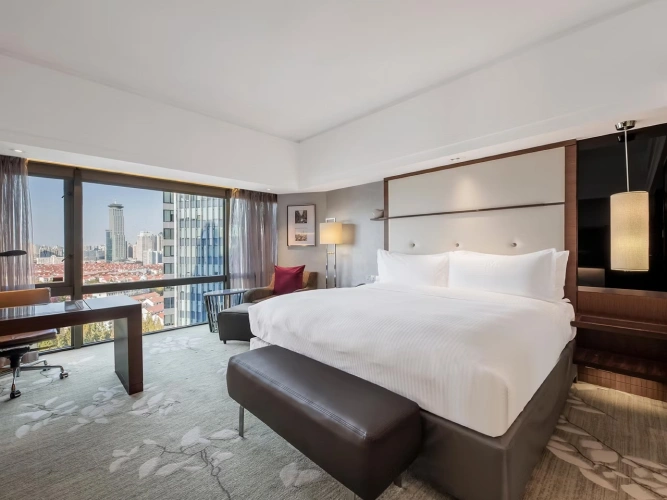 Classic High Floor Double room with city view