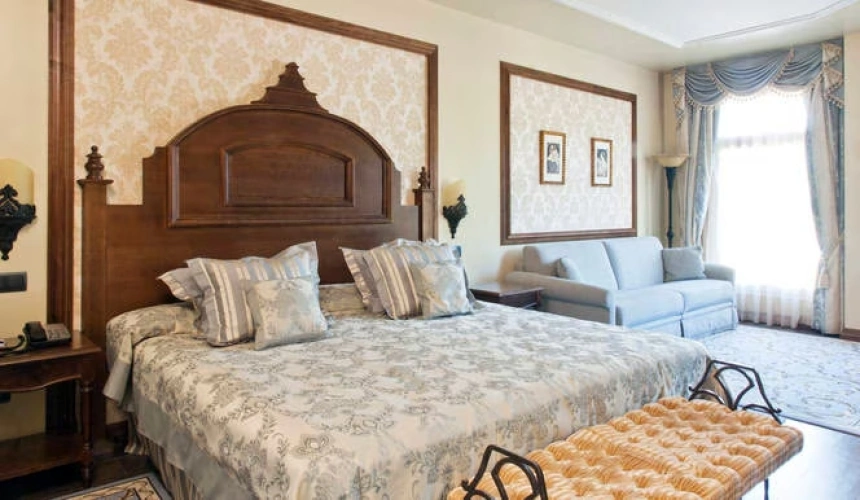 Deluxe Superior Lucy room