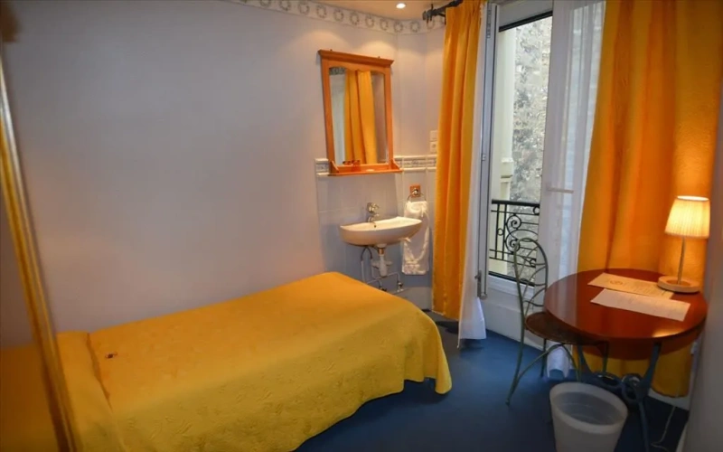Standard Bathtub Double room