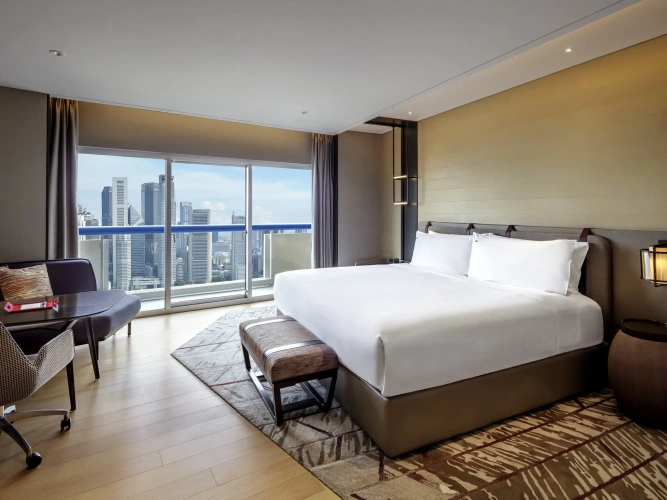 Swiss Double room with balcony and Marina Bay view
