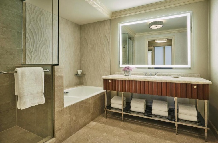 Premier Double West wing Suite