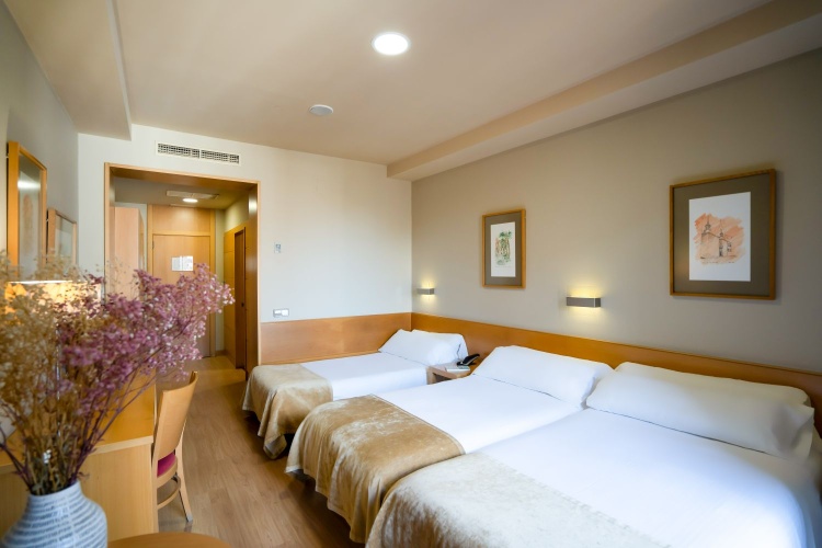 Triple room with balcony