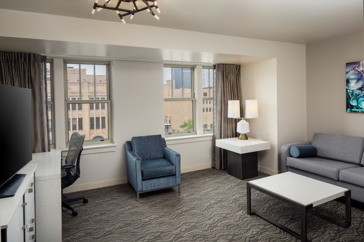 DoubleTree Suites by Hilton Hotel Detroit Downtown - Fort photo 13