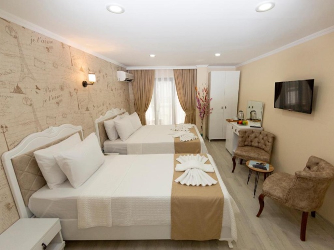 Deluxe Triple room with balcony