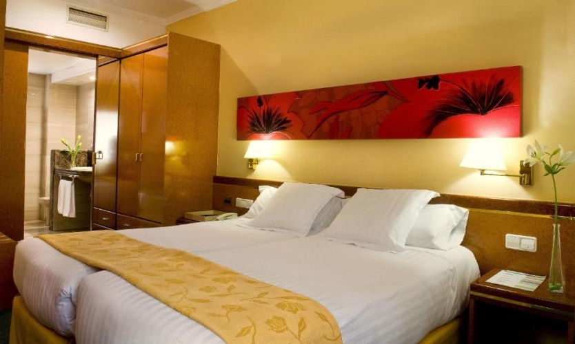 1 – 2 Adults Double Suite