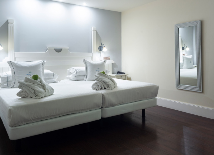 Classic White Zone Double room