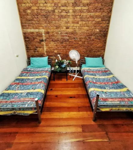 Surf 'N' Snow Backpackers - Hostel