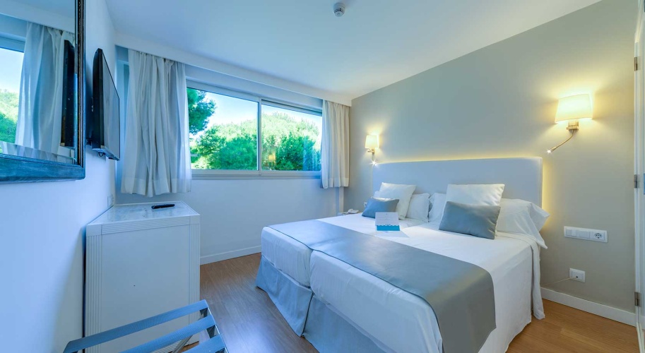 Premium Suite with partial sea view