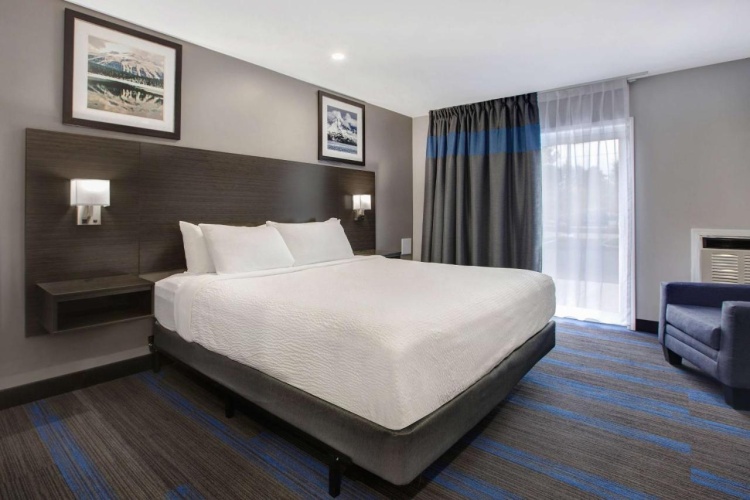 Days Inn By Wyndham Barrie photo 17