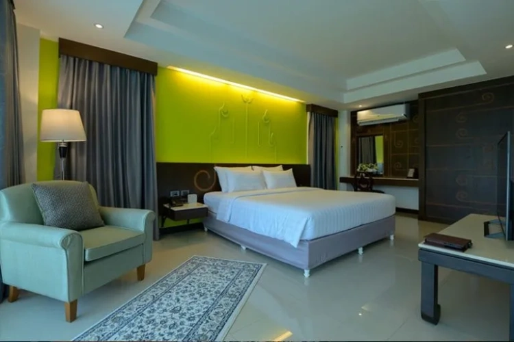 1 Bedroom Double Suite with pool view