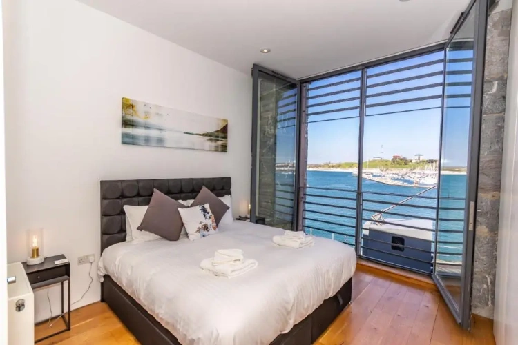 1 Bedroom Apartment with harbour view