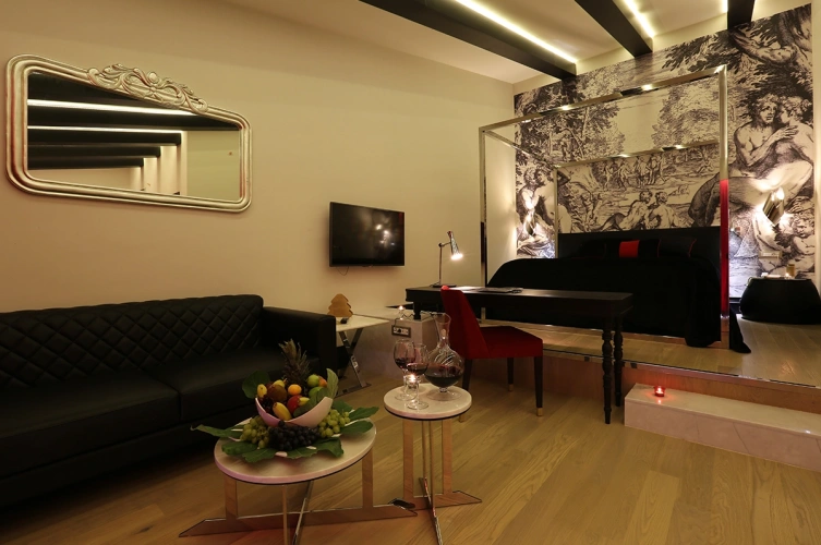 Honeymoon Suite