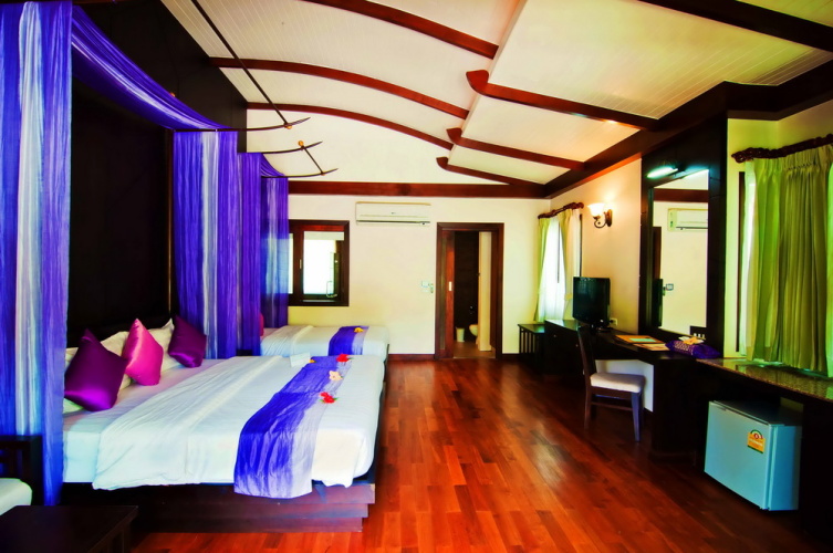 Gloriyo Twin Poolside Villa