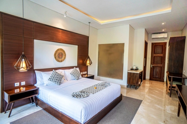 Double Suite with Bathtub