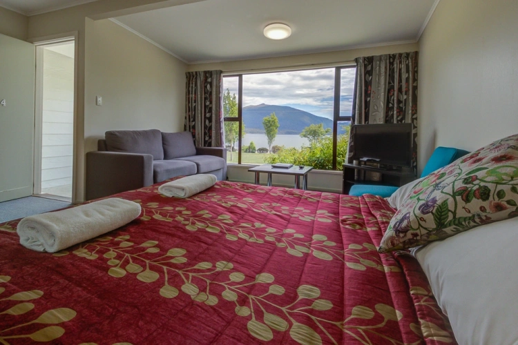 Family Studio with lake view