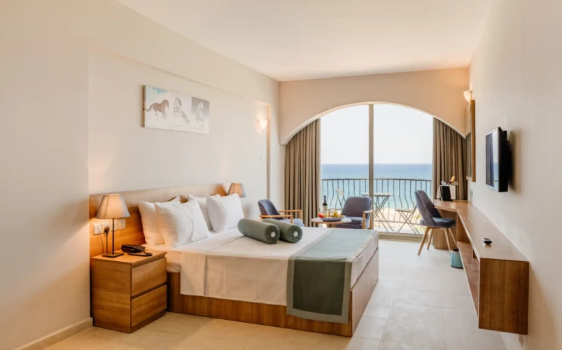 Twin room with sea view