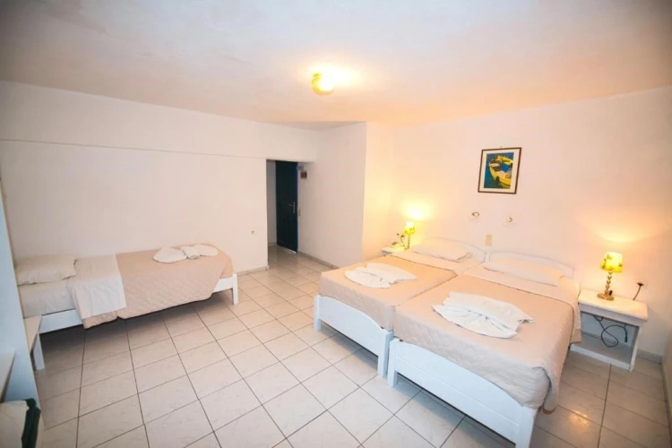 Standard Triple room