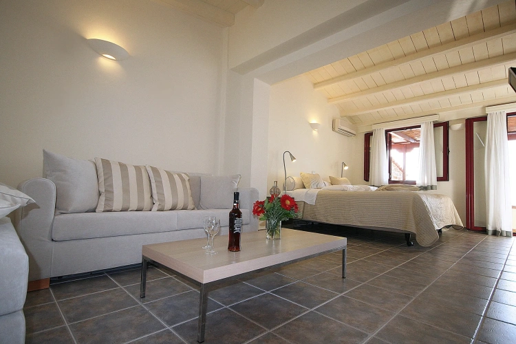 Deluxe Triple room with garden view