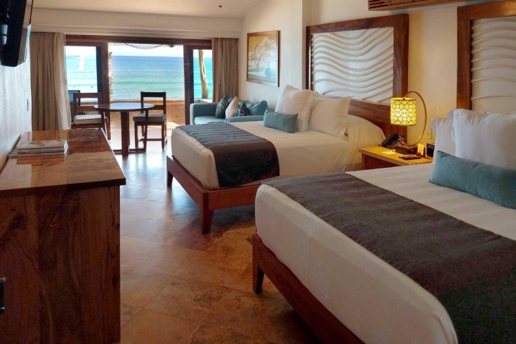 Deluxe Ocean Twin room