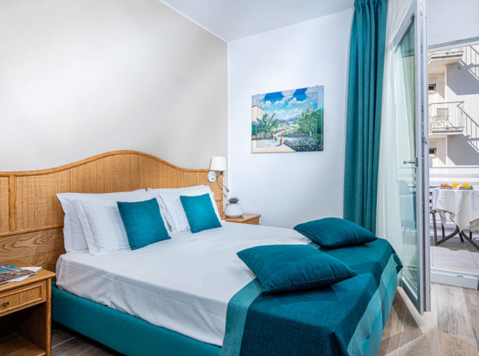 Classic Double room with partial sea view