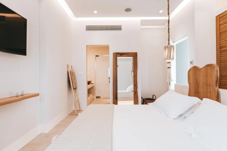 Villa 3 Bedrooms and 2 Bedrooms Apartment with Private Pool and Jetted Tub