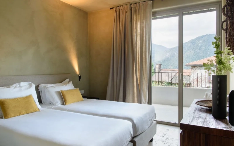 Suite with lake view